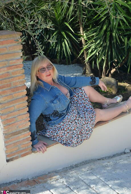 TAC Amateurs invite you to explore free pictures featuring Melody xxx gallery 273273