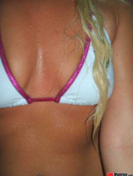 GND Monroe invite you to explore a free photos with Monroe demonstrating hot form